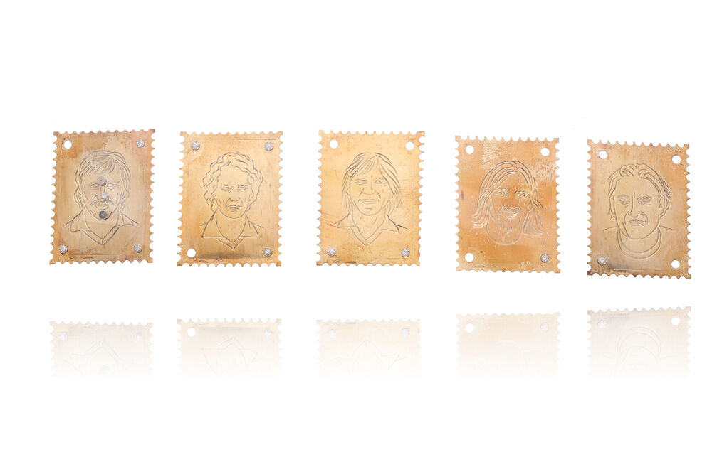 Francobolli in Oro della Roma: Un Tesoro per Collezionisti e Tifosi Giallorossi