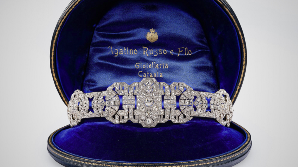 Tiara Art Dèco con diamanti Tiara Art Déco in diamanti in esposizione permanente da Affide